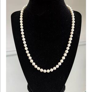 Mikimoto 18k pearl strand necklace.                  🎁 The Perfect Present 🎁